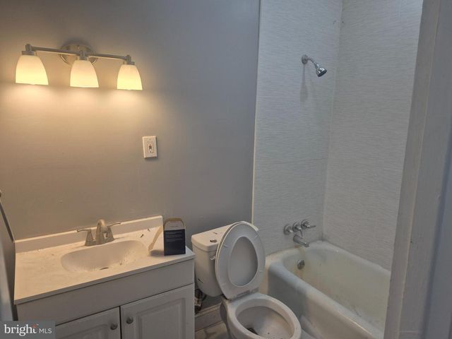 805 N WOODINGTON RD, Baltimore, MD 21229