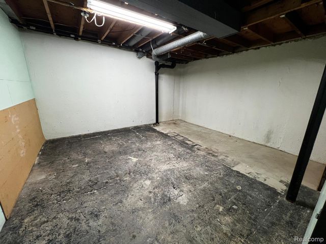 30469 Winthrop Drive, Madison Heights, MI 48071