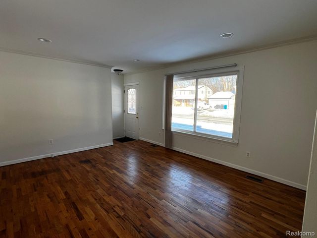 30469 Winthrop Drive, Madison Heights, MI 48071