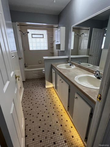 30469 Winthrop Drive, Madison Heights, MI 48071