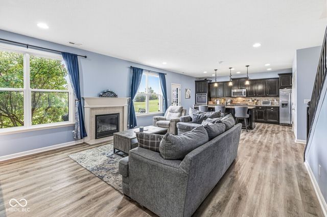 7713 Eagle Point, Zionsville, IN 46077
