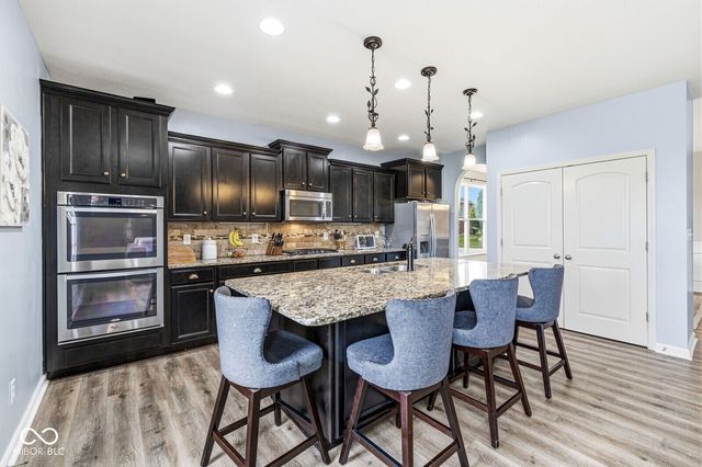 7713 Eagle Point, Zionsville, IN 46077