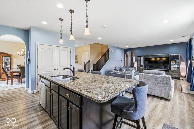 7713 Eagle Point, Zionsville, IN 46077