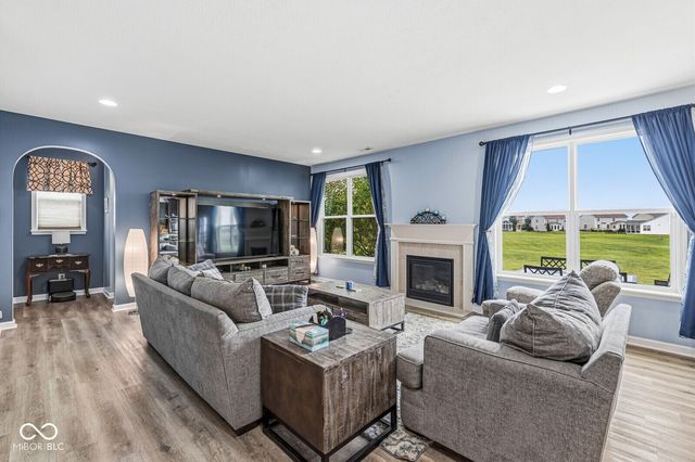 7713 Eagle Point, Zionsville, IN 46077