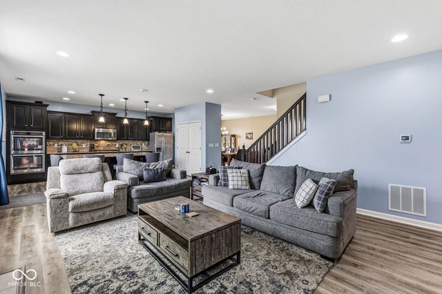7713 Eagle Point, Zionsville, IN 46077
