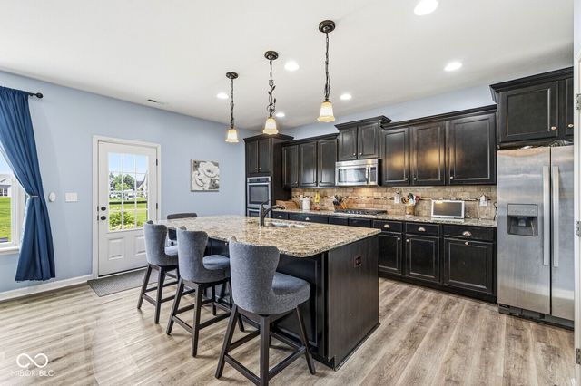 7713 Eagle Point, Zionsville, IN 46077