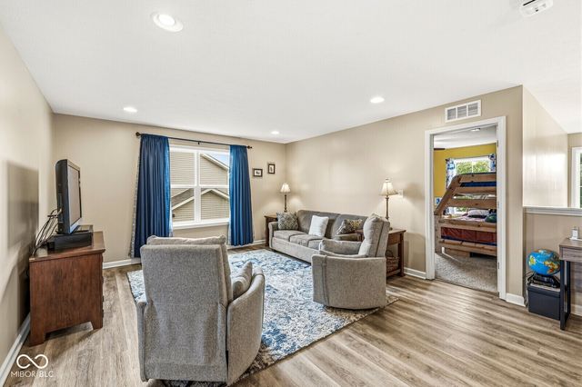 7713 Eagle Point, Zionsville, IN 46077