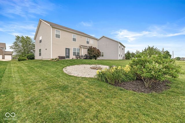 7713 Eagle Point, Zionsville, IN 46077