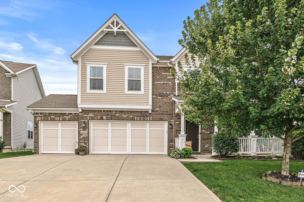 7713 Eagle Point, Zionsville, IN 46077
