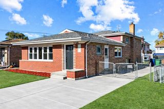 5748 W 89th Place, Oak Lawn, IL 60453