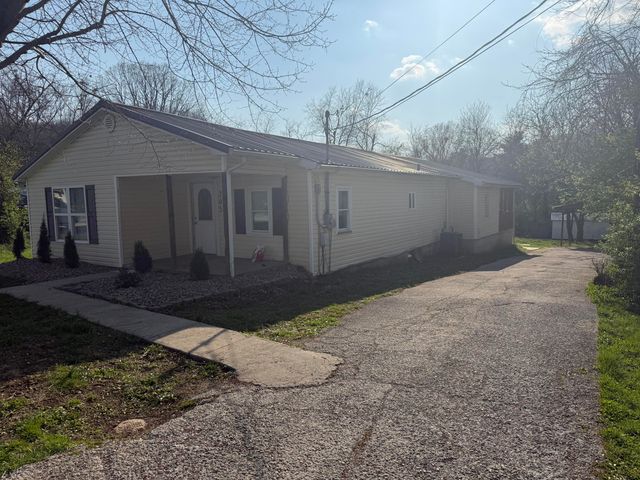 205 Reed Hill, Berea, KY 40403
