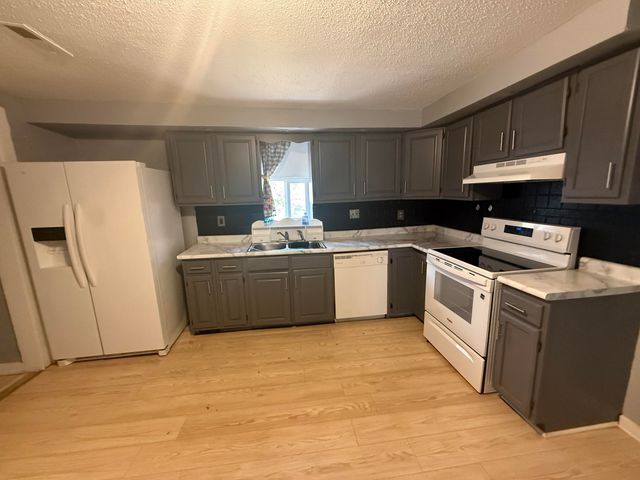 205 Reed Hill, Berea, KY 40403