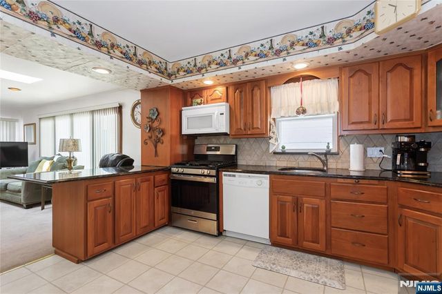 2 Martha Avenue, Elmwood Park, NJ 07407