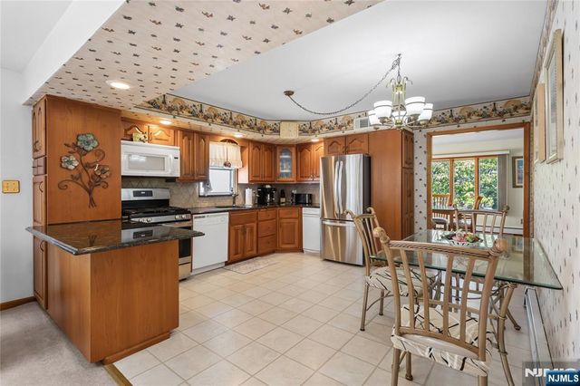 2 Martha Avenue, Elmwood Park, NJ 07407