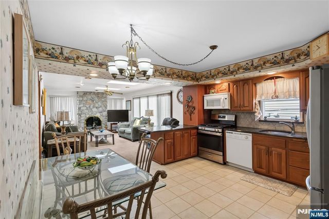 2 Martha Avenue, Elmwood Park, NJ 07407