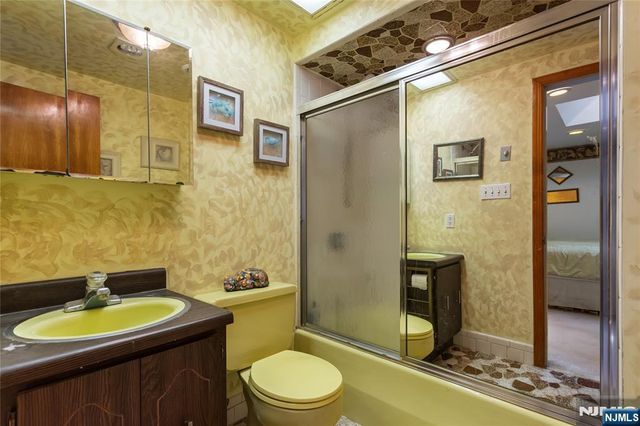 2 Martha Avenue, Elmwood Park, NJ 07407