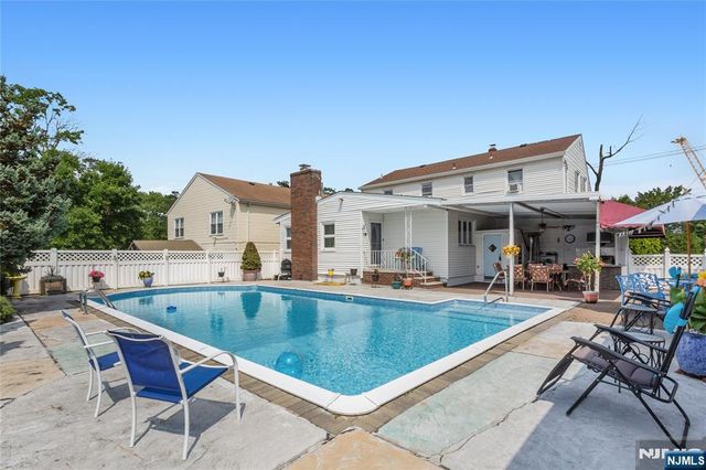 2 Martha Avenue, Elmwood Park, NJ 07407