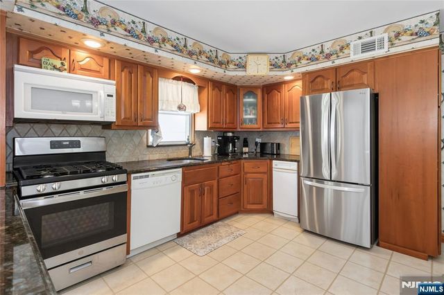 2 Martha Avenue, Elmwood Park, NJ 07407
