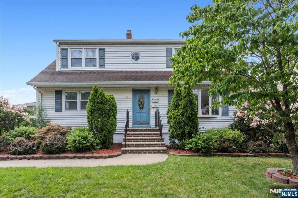 2 Martha Avenue, Elmwood Park, NJ 07407