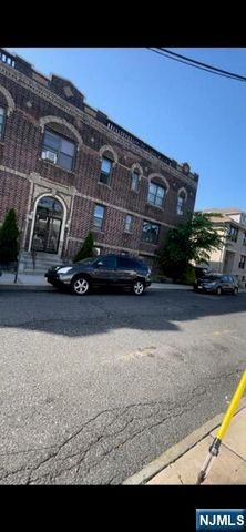 400 Woodcliff Avenue, North Bergen, NJ 07047