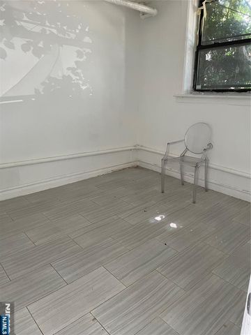 400 Woodcliff Avenue, North Bergen, NJ 07047