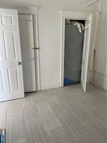 400 Woodcliff Avenue, North Bergen, NJ 07047