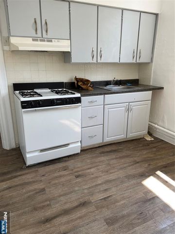 400 Woodcliff Avenue, North Bergen, NJ 07047