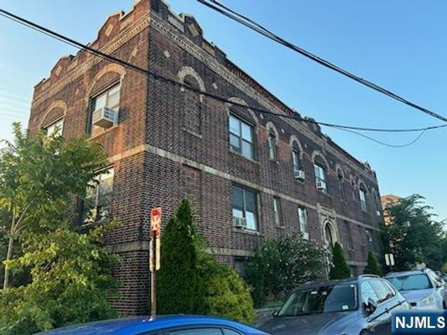 400 Woodcliff Avenue, North Bergen, NJ 07047