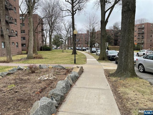400 Woodcliff Avenue, North Bergen, NJ 07047
