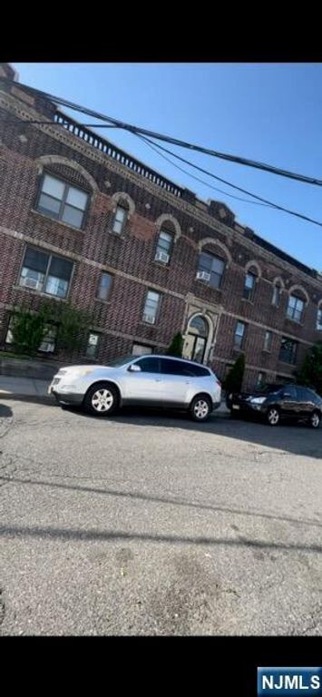 400 Woodcliff Avenue, North Bergen, NJ 07047