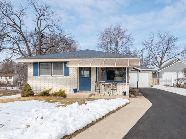 4604 Pleasant Street SE, Prior Lake, MN 55372