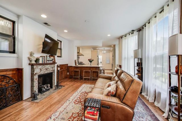4553 S Ellis Avenue, Chicago, IL 60653