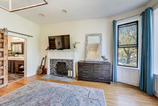 4553 S Ellis Avenue, Chicago, IL 60653
