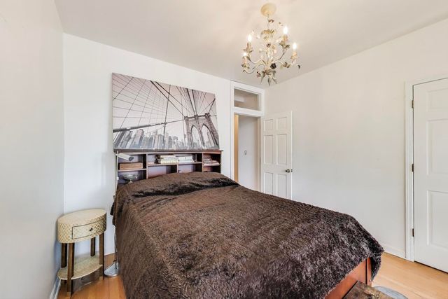 4553 S Ellis Avenue, Chicago, IL 60653