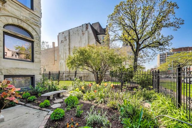 4553 S Ellis Avenue, Chicago, IL 60653