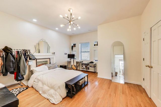 4553 S Ellis Avenue, Chicago, IL 60653