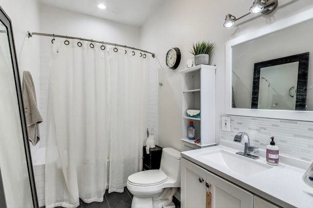 4553 S Ellis Avenue, Chicago, IL 60653