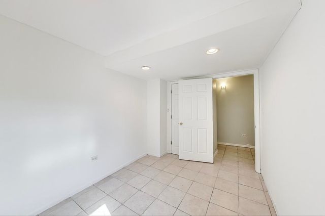 4553 S Ellis Avenue, Chicago, IL 60653