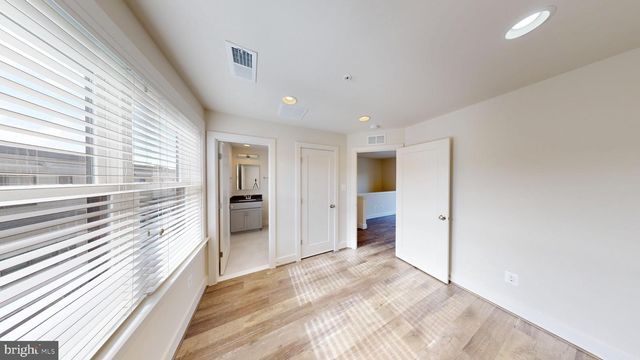 10366 JACOBSEN ST, Bethesda, MD 20817