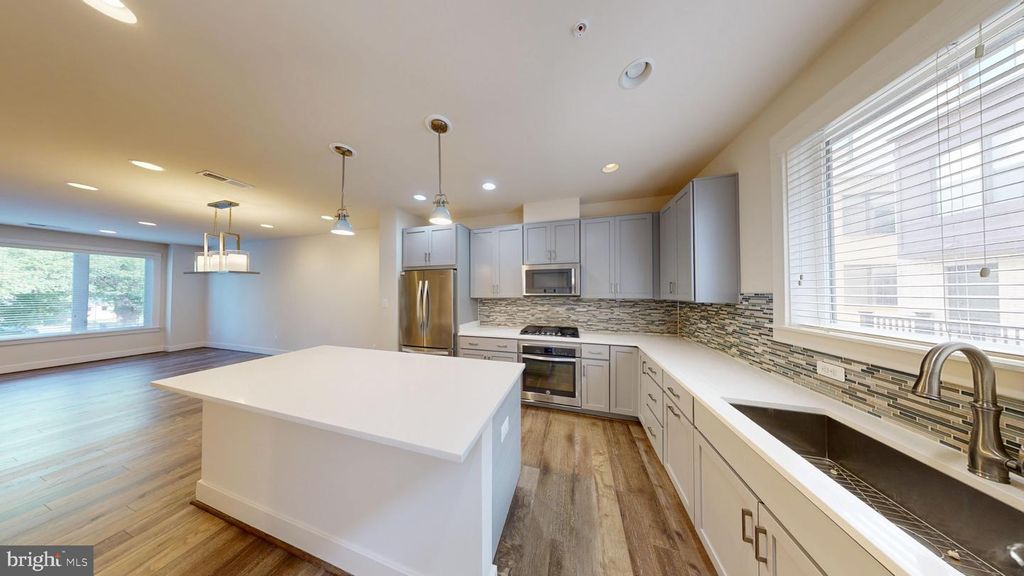10366 JACOBSEN ST, Bethesda, MD 20817