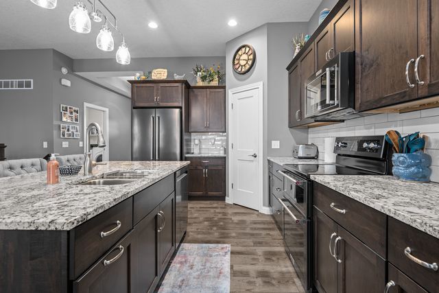 1220 Olde Brandy Lane, Davenport, IA 52807