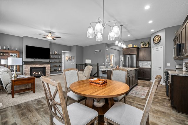 1220 Olde Brandy Lane, Davenport, IA 52807