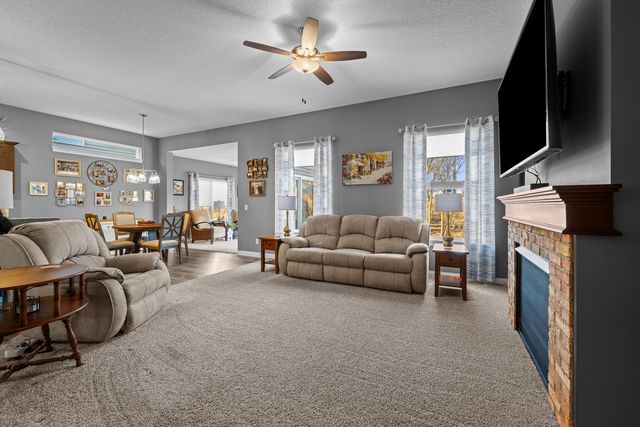 1220 Olde Brandy Lane, Davenport, IA 52807