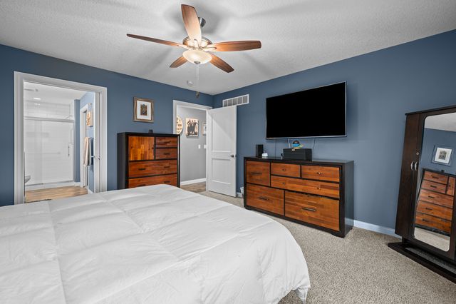 1220 Olde Brandy Lane, Davenport, IA 52807