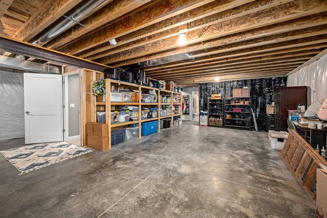 1220 Olde Brandy Lane, Davenport, IA 52807