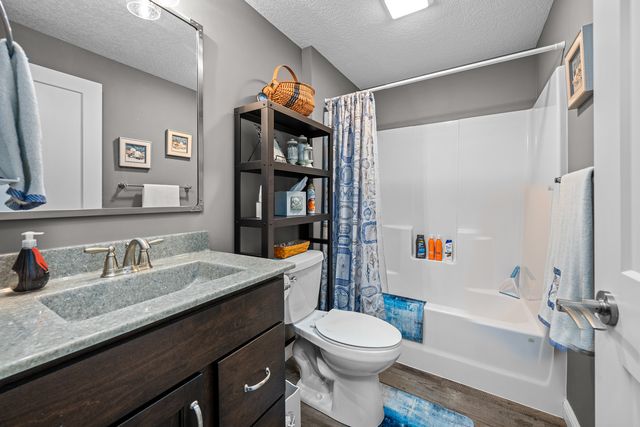 1220 Olde Brandy Lane, Davenport, IA 52807