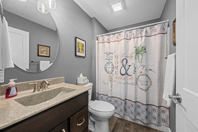 1220 Olde Brandy Lane, Davenport, IA 52807