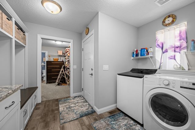 1220 Olde Brandy Lane, Davenport, IA 52807