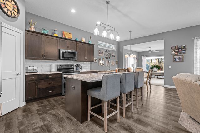 1220 Olde Brandy Lane, Davenport, IA 52807