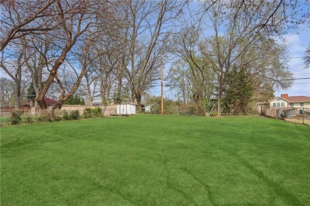 5123 CLARK Drive, Roeland Park, KS 66205